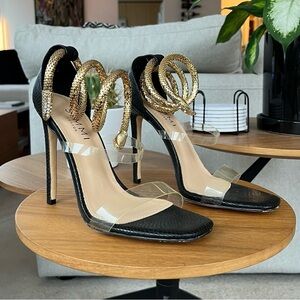 High heels - Black with gold snack chain